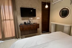 Hill Nest Mountain View Apartments 306