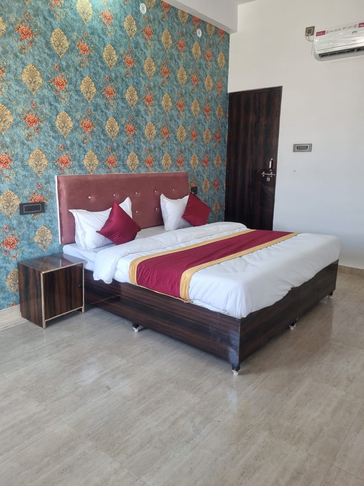 Veer Guest House - Tap to explore photos