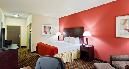 Holiday Inn Express Hotel & Suites Malvern Room Type - 1 King Standard Comm Access Tran Shower