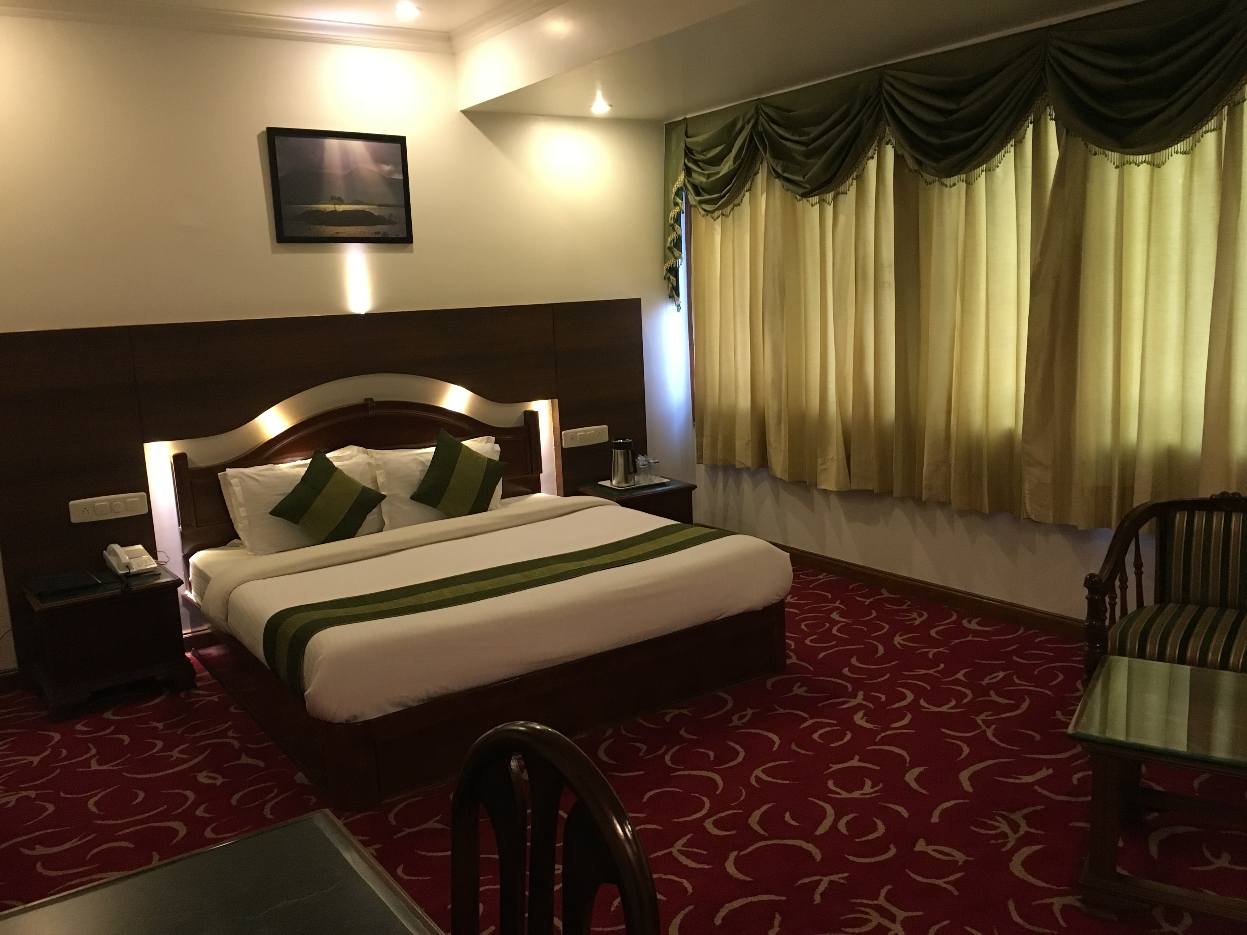 Hotel Lawrence - Tap to explore photos