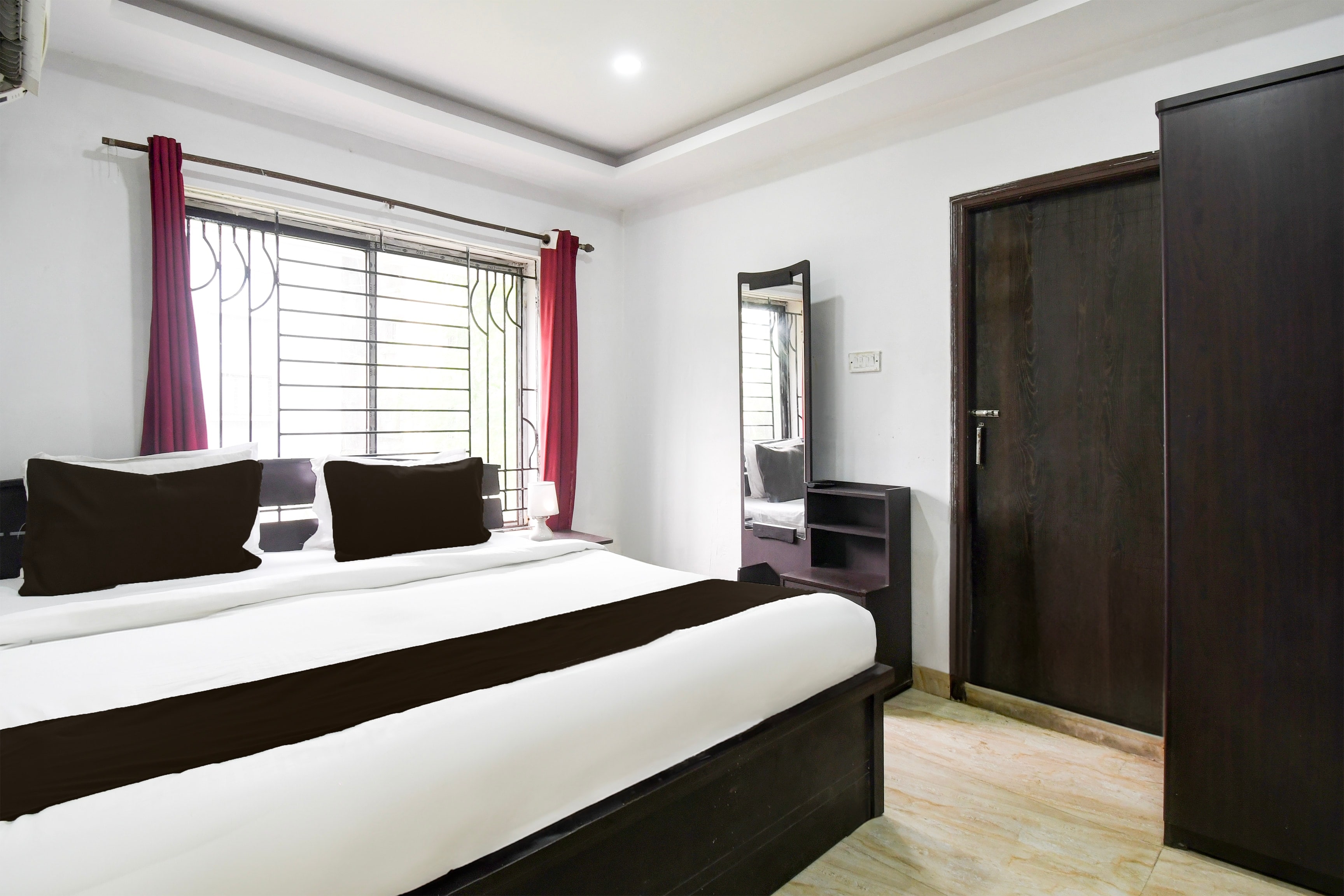 Hotel O New Alipore - Tap to explore photos