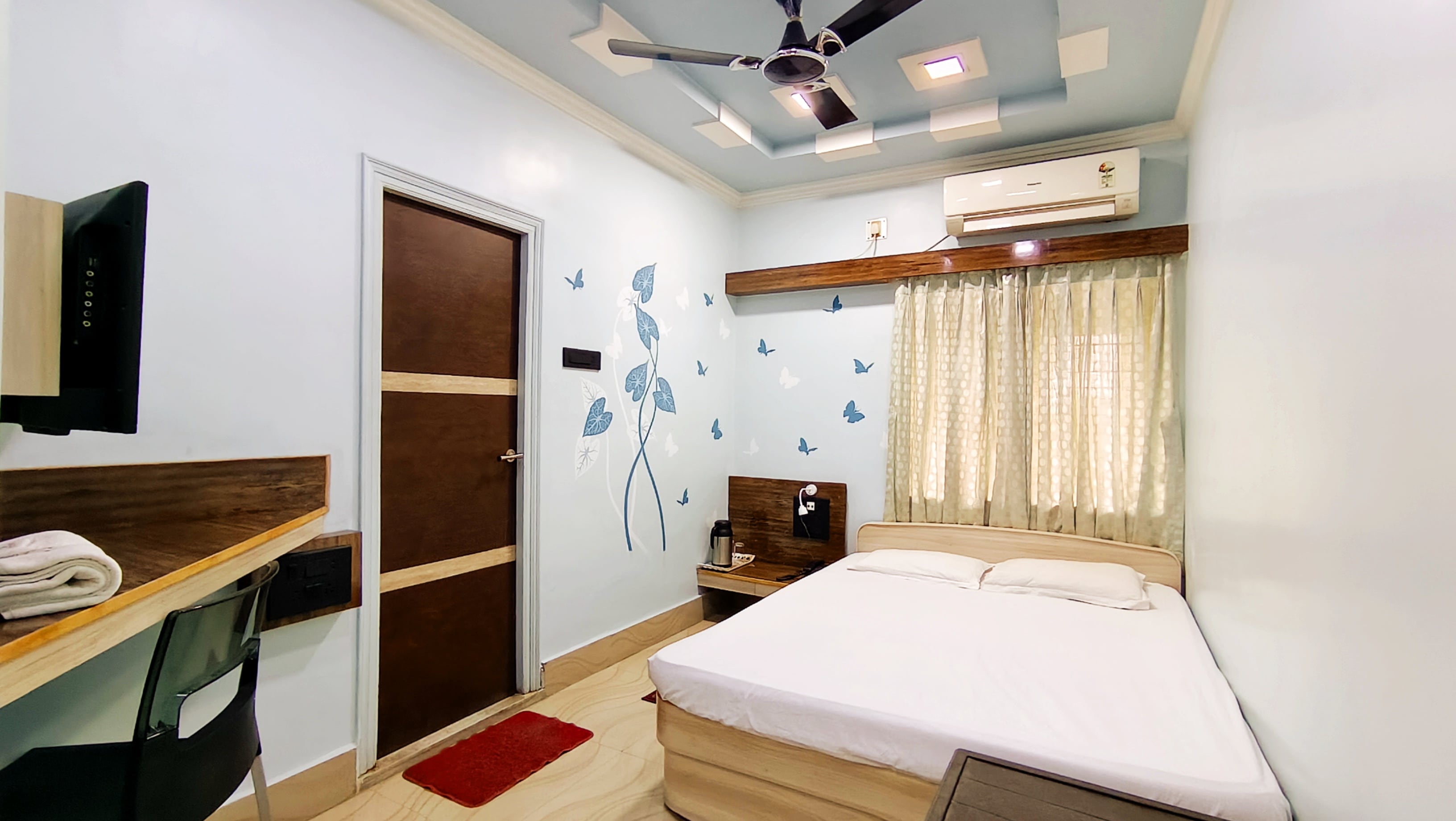 Hotel Samrat - Tap to explore photos