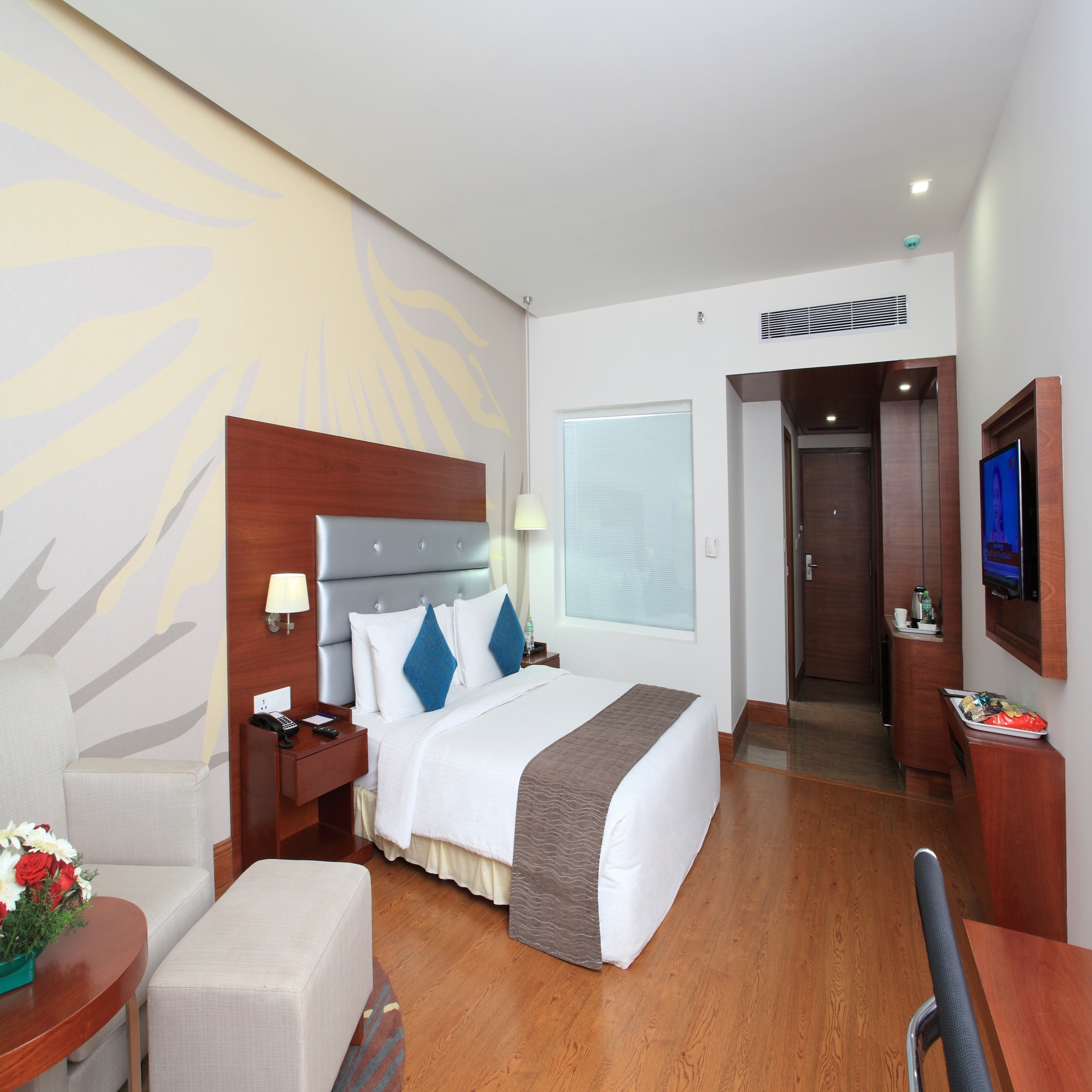 Hotel Abu Palace - Tap to explore photos