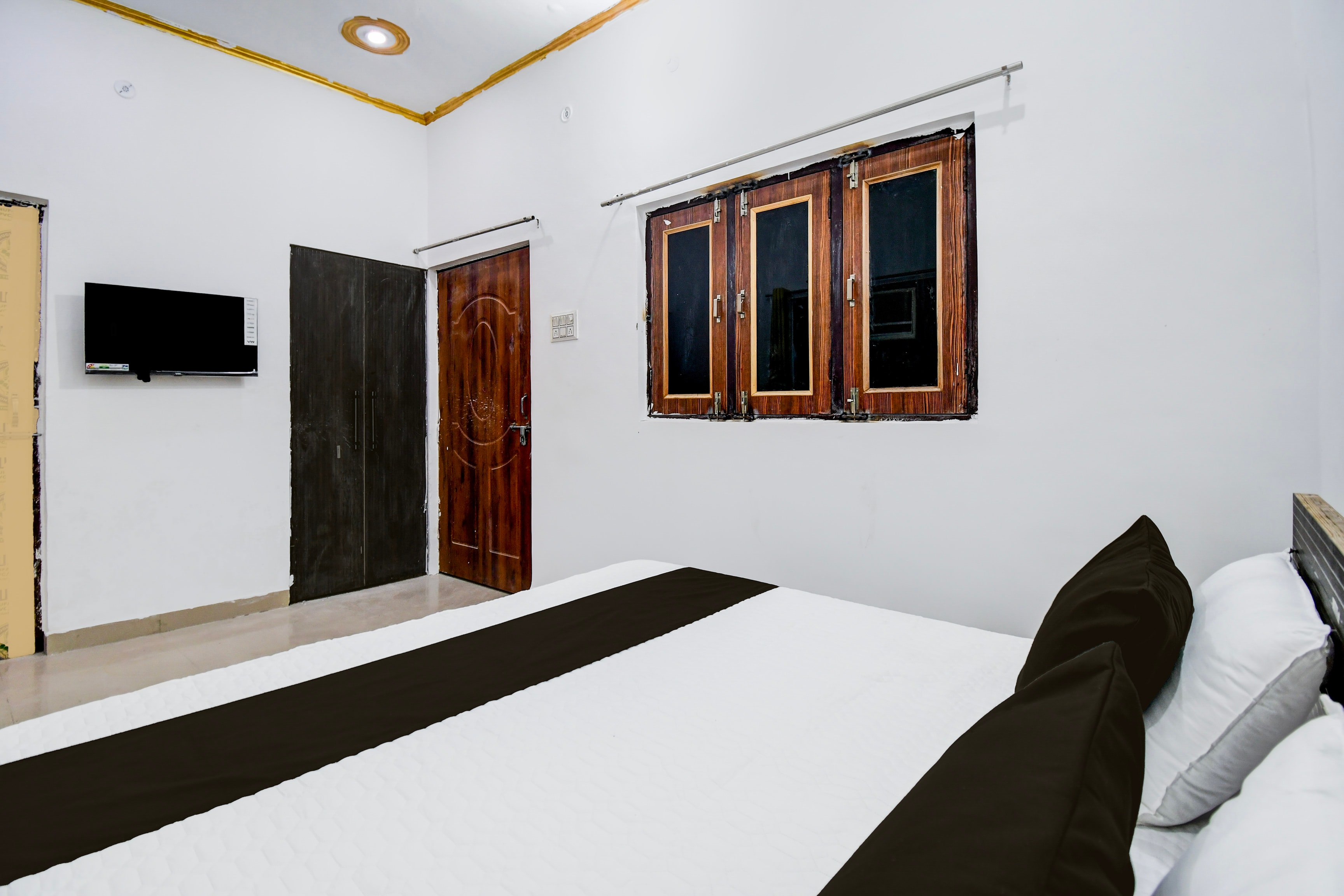 Hotel O The Aadvan Palace - Tap to explore photos