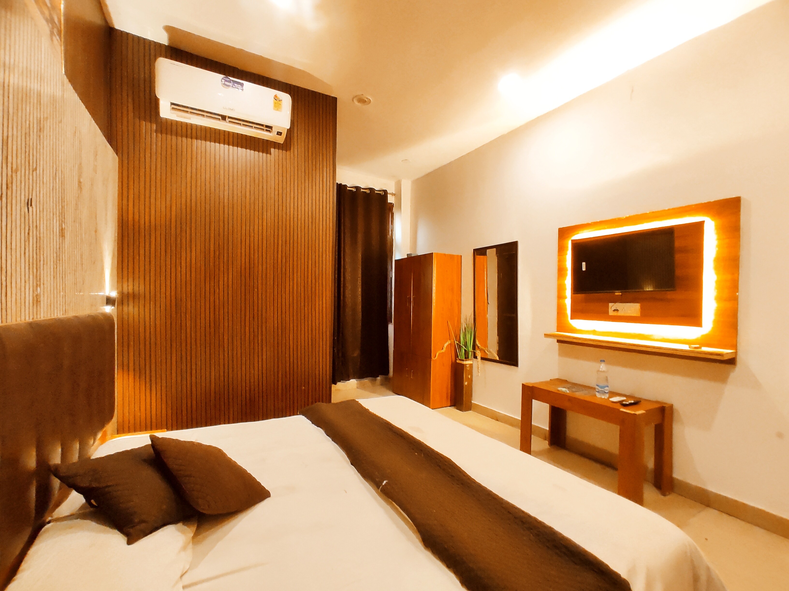 HOTEL SKY ORCHID - A Budget Rooms By SKY Hotels - Tap to explore photos