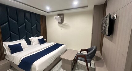 HOTEL SHYAM INN Room Type - DELUXE DOUBLE BED ROOM