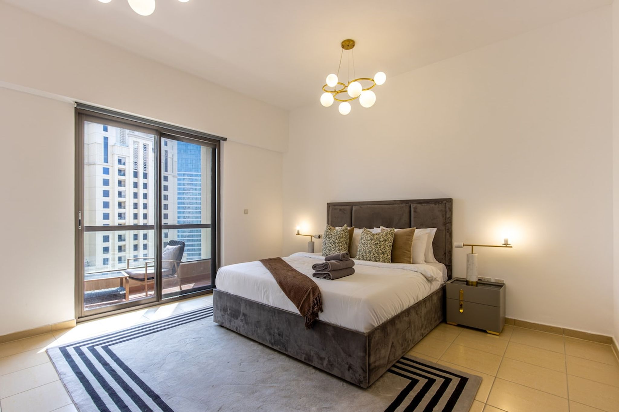 ELIVAAS Curated Bright 1BR with Marina & City Views - Tap to explore photos