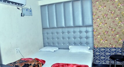 Hotel Shree Krishna Inn Room Type - Deluxe Room - AC Hotel Shree Krishna Inn Room Type - Deluxe Room - AC
