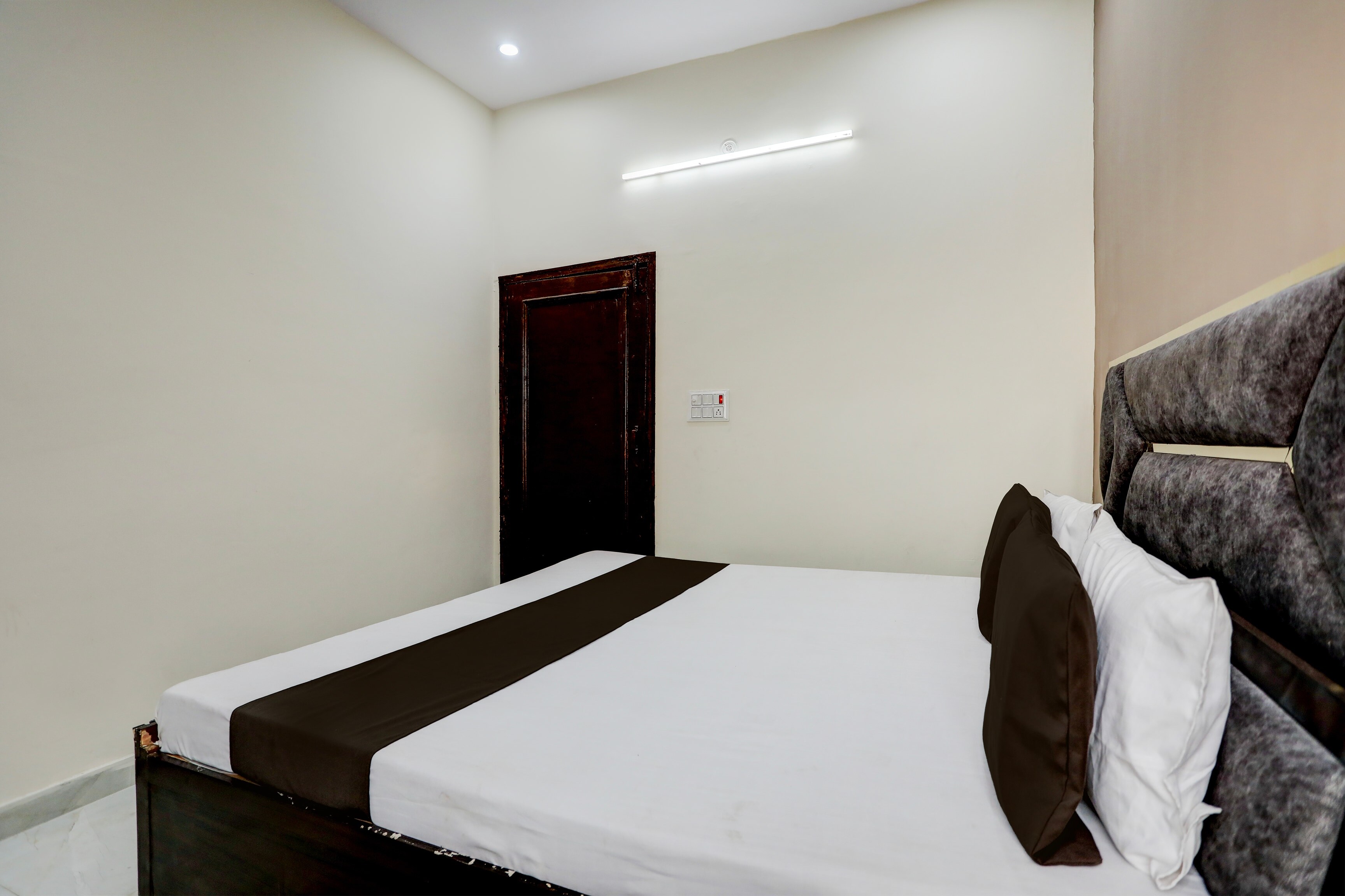 Hotel O The Happy Homestay - Tap to explore photos