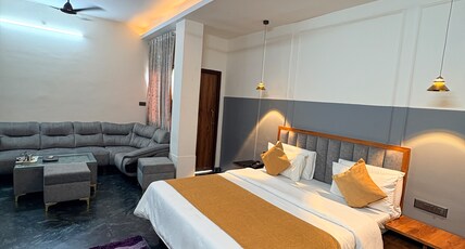 Jyoti Hotel Room Type - DELUXE ROOM (A.C.) Jyoti Hotel Room Type - DELUXE ROOM (A.C.)