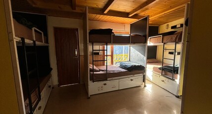 Misfits Hostel and Cafe Room Type - 8 Bed Mixed Dorm with Balcony