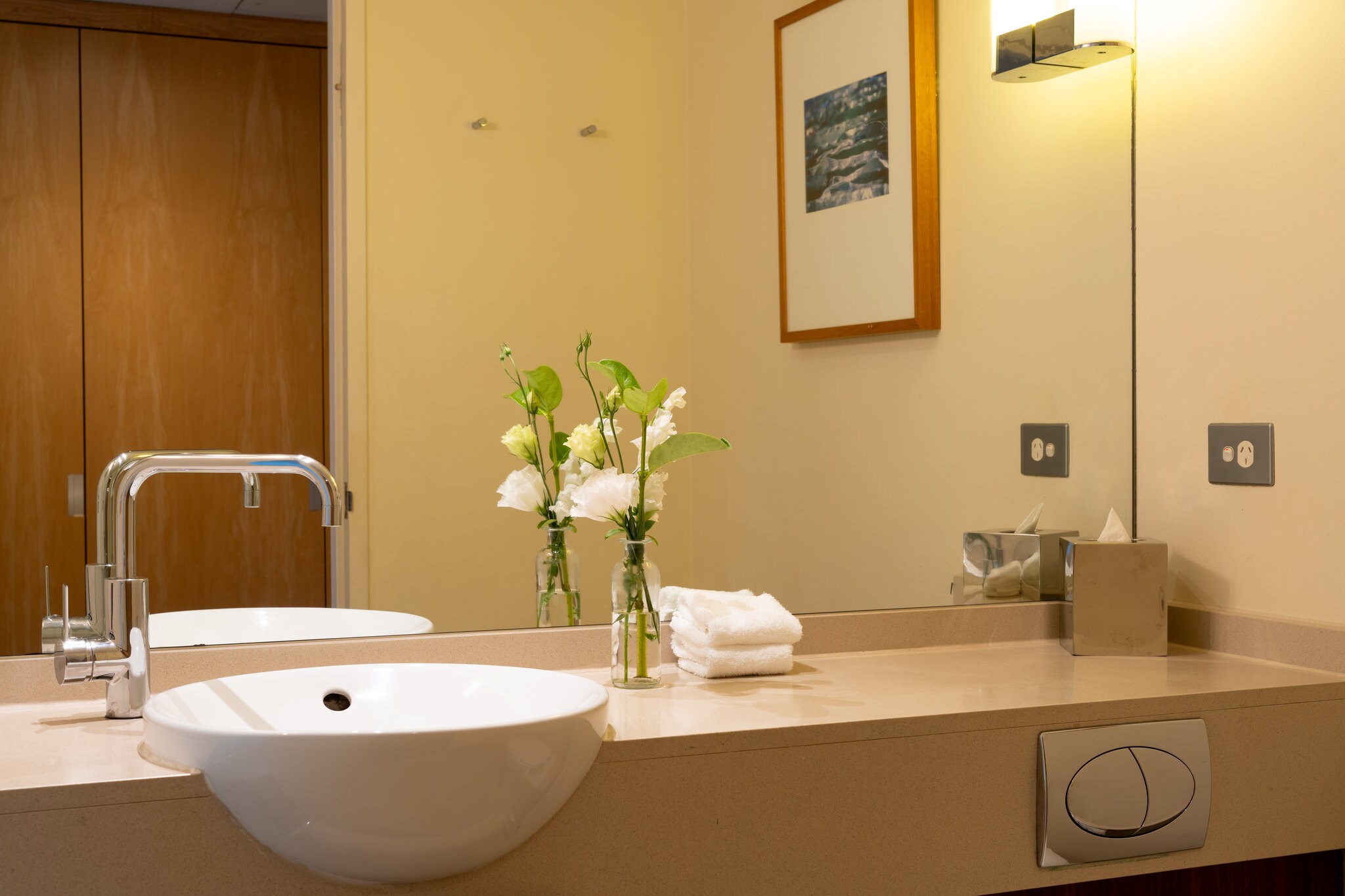 Crowne Plaza Sydney Macquarie Park - Tap to explore photos