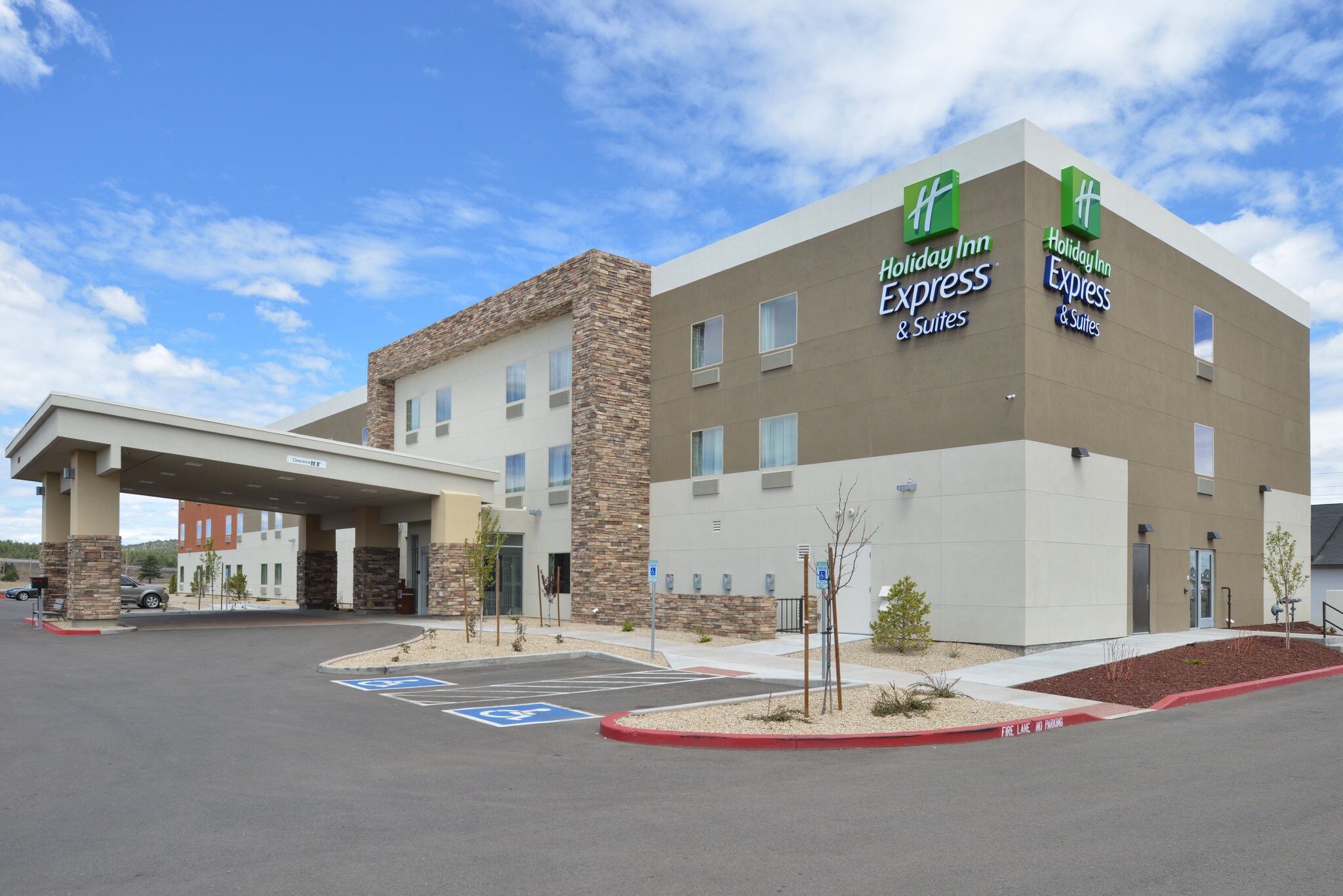 Holiday Inn Express & Suites Williams, an IHG Hotel - Tap to explore photos