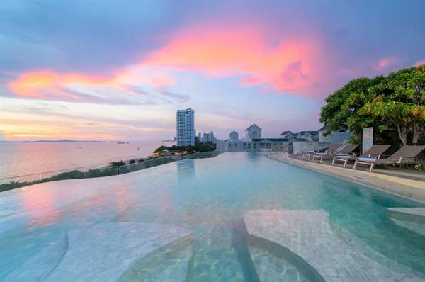Bayphere Hotel Pattaya - Tap to explore photos