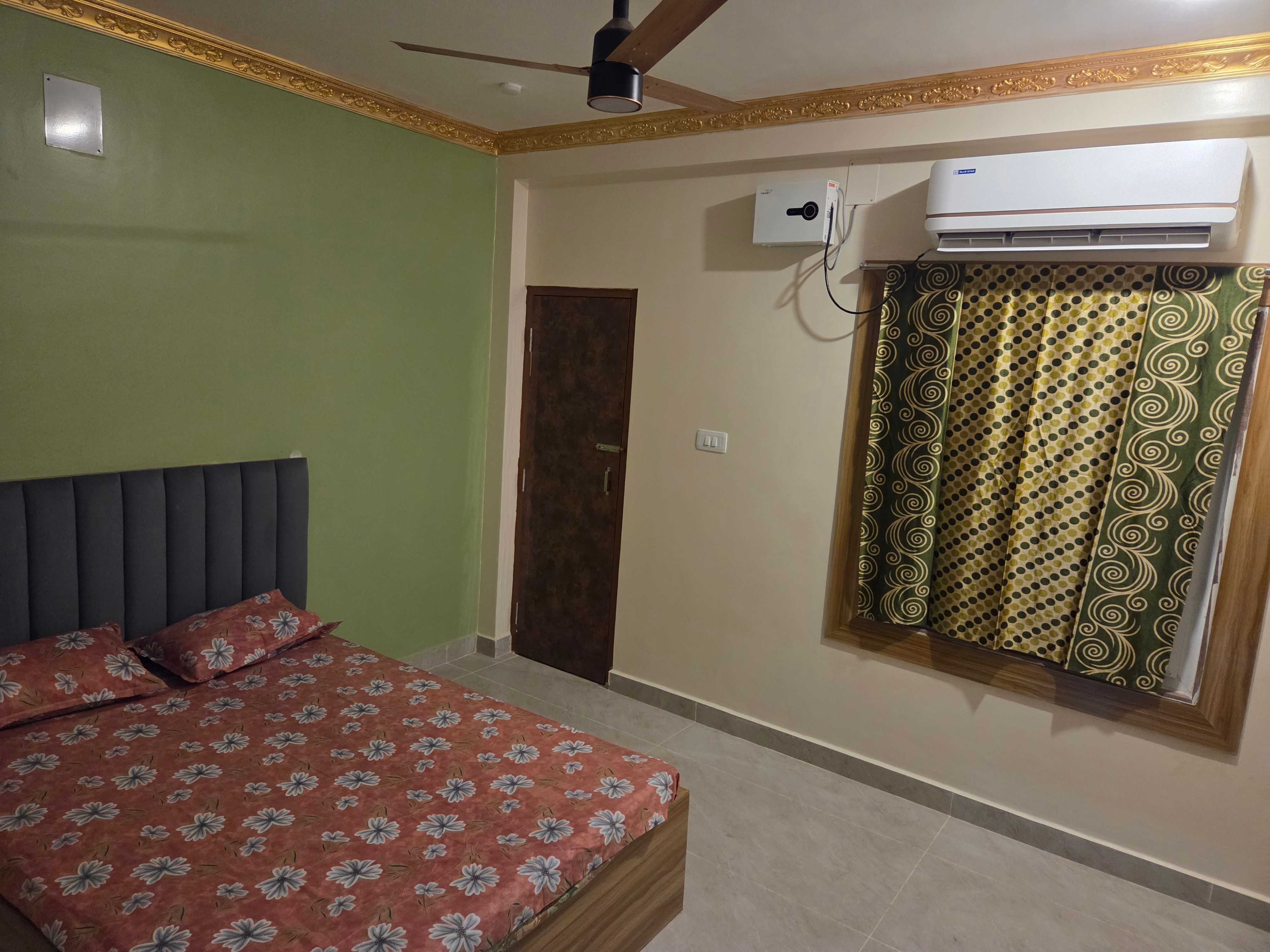 Hotel Siddhi Palace - Tap to explore photos