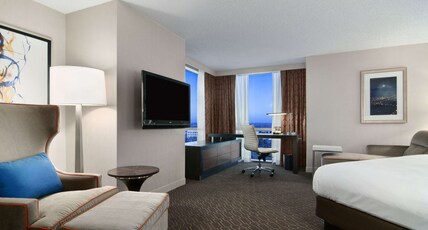 Hilton Atlanta Airport Room Type - MINI SUITE ONE KING BED