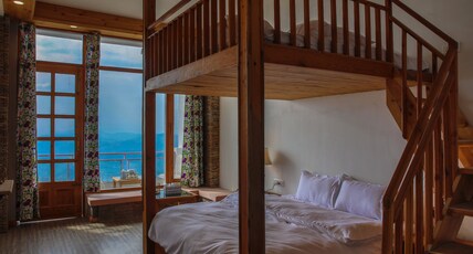 Stonewood Villa Room Type - Oak Family Room with Balcony