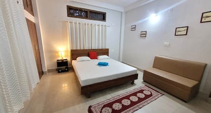 Heem's Homestay | Rooms & Kitchen |10min from GNRC 6th Mile Room Type - Deluxe Room WIth Shared Kitchen