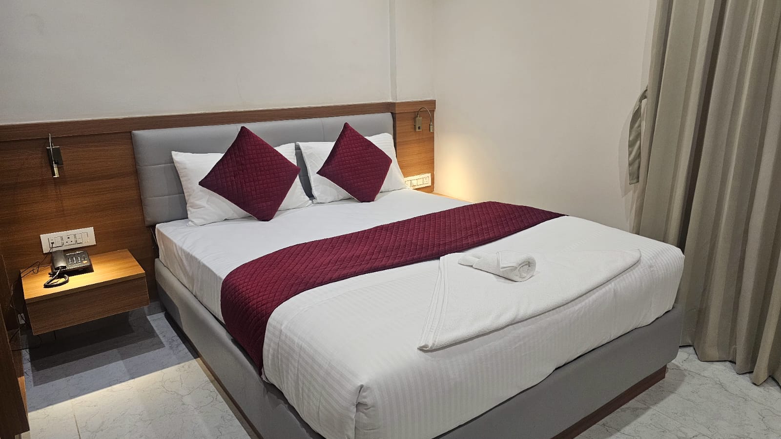 Emerald Suites - Tap to explore photos