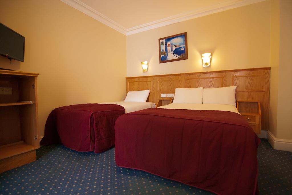 Days Inn Hyde Park - Tap to explore photos
