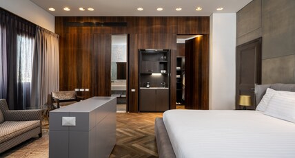 Hotel Indigo Tel Aviv - Diamond District, an IHG hotel Room Type - 1 King Suite City View Jetted Tub