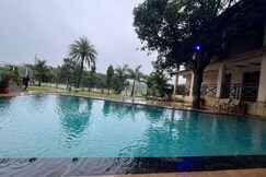 HOTEL KHALSA LAKEVIEW