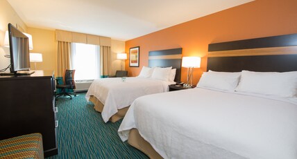 Holiday Inn Bismarck, an IHG Hotel Room Type - 2 Queen Standard Mobility Accessible Roll In Shower