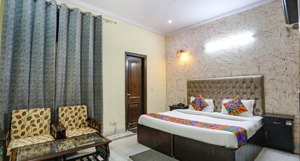 FabHotel HM Palace Room Type - Deluxe Room