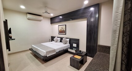 Hotel Alankar Palace (MP Nagar - Bhopal) Room Type - Deluxe Room with High Speed WIFI Hotel Alankar Palace (MP Nagar - Bhopal) Room Type - Deluxe Room with High Speed WIFI