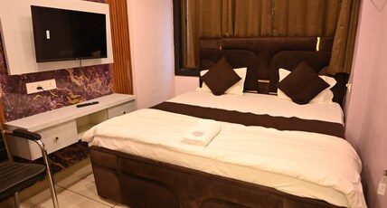 Hotel Agastya Inn I Opp. to Kashi Vishwanath Room Type - Deluxe AC Premium Bedroom
