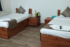 Sage Goldan Spring INSTA STAY SOLUTIONS