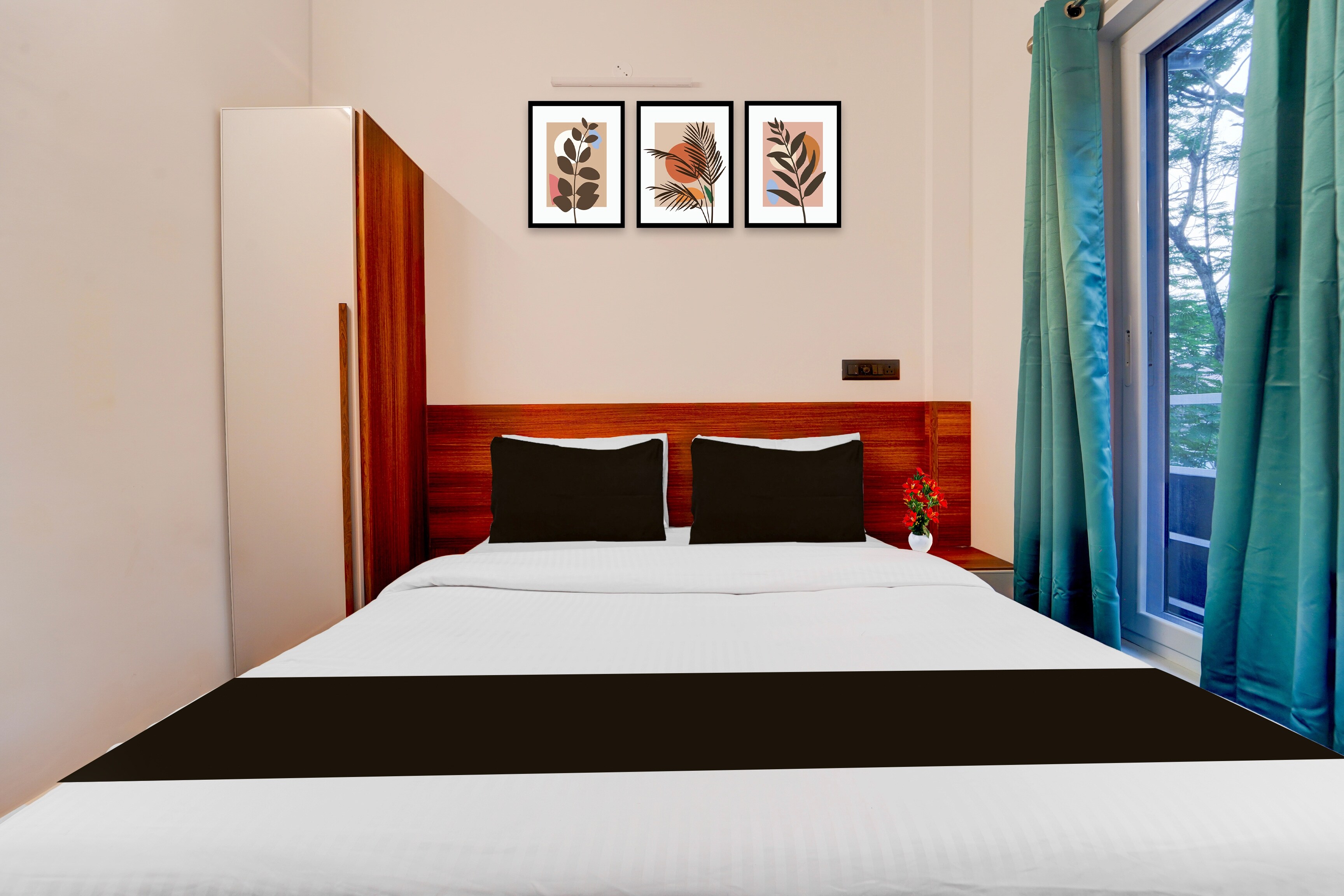 Hotel O Gandhi Nagar Near South Railway Backgate - Tap to explore photos