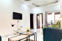 Cityscape Comfort - Stylish 3BHK Central Getaway