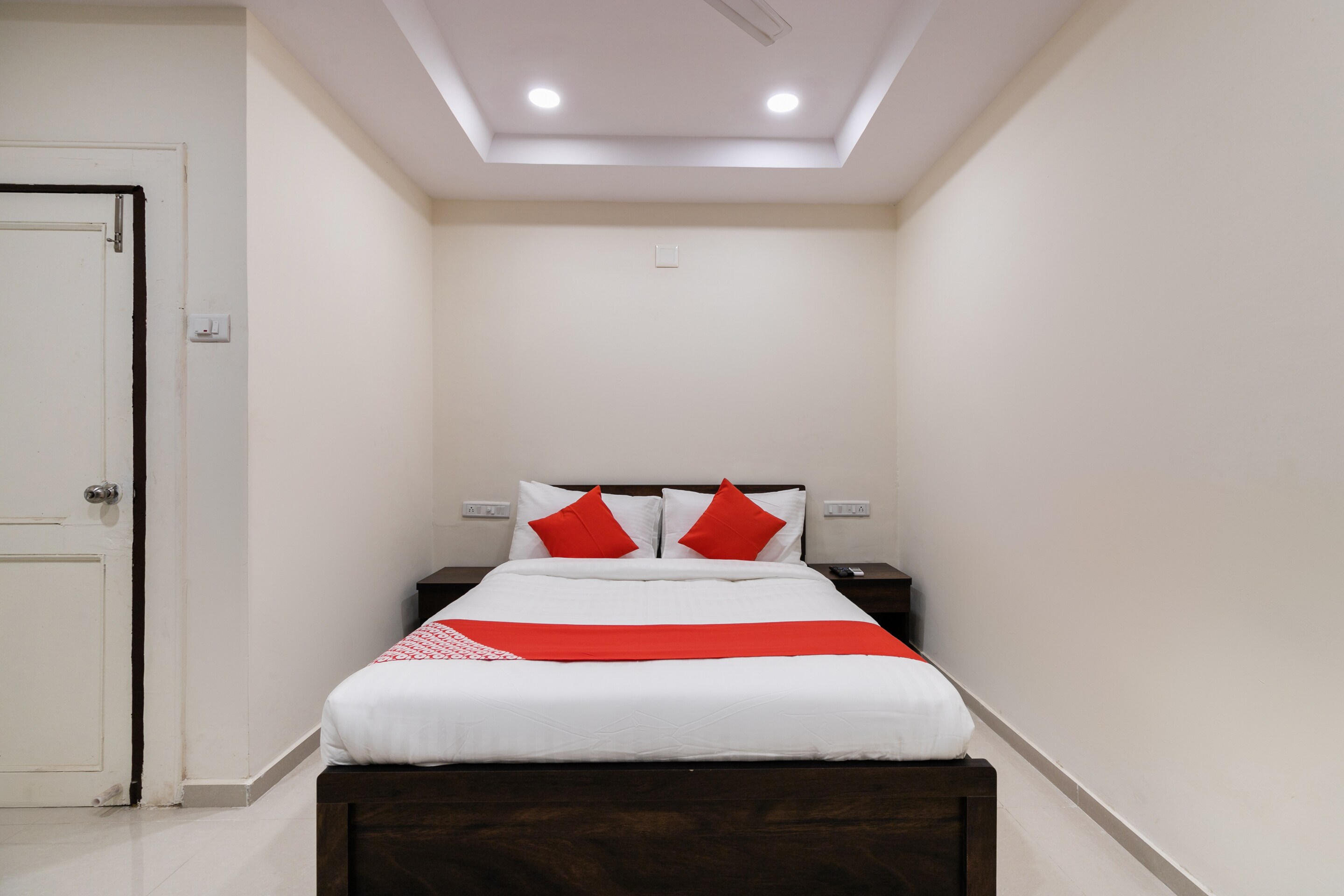 Hotel O Poonam Palace - Tap to explore photos