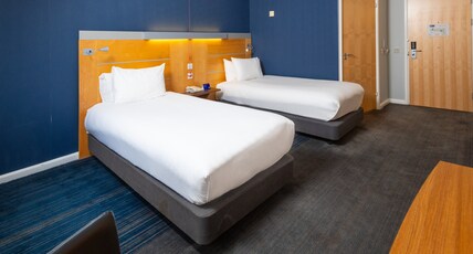 Holiday Inn Express STEVENAGE Room Type - 2 Single Standard Accessible with Free Hot Breakfast