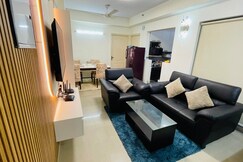 Peaceful Ved Van View Apartment Hyde Park Noida