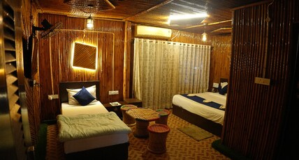 Venice View Room Type - Lake View Three Bed AC Cottage With Balcony