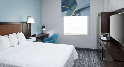 Hampton Inn & Suites by Hilton Atlanta-Downtown Room Type - 1 FULL BED NONSMOKING