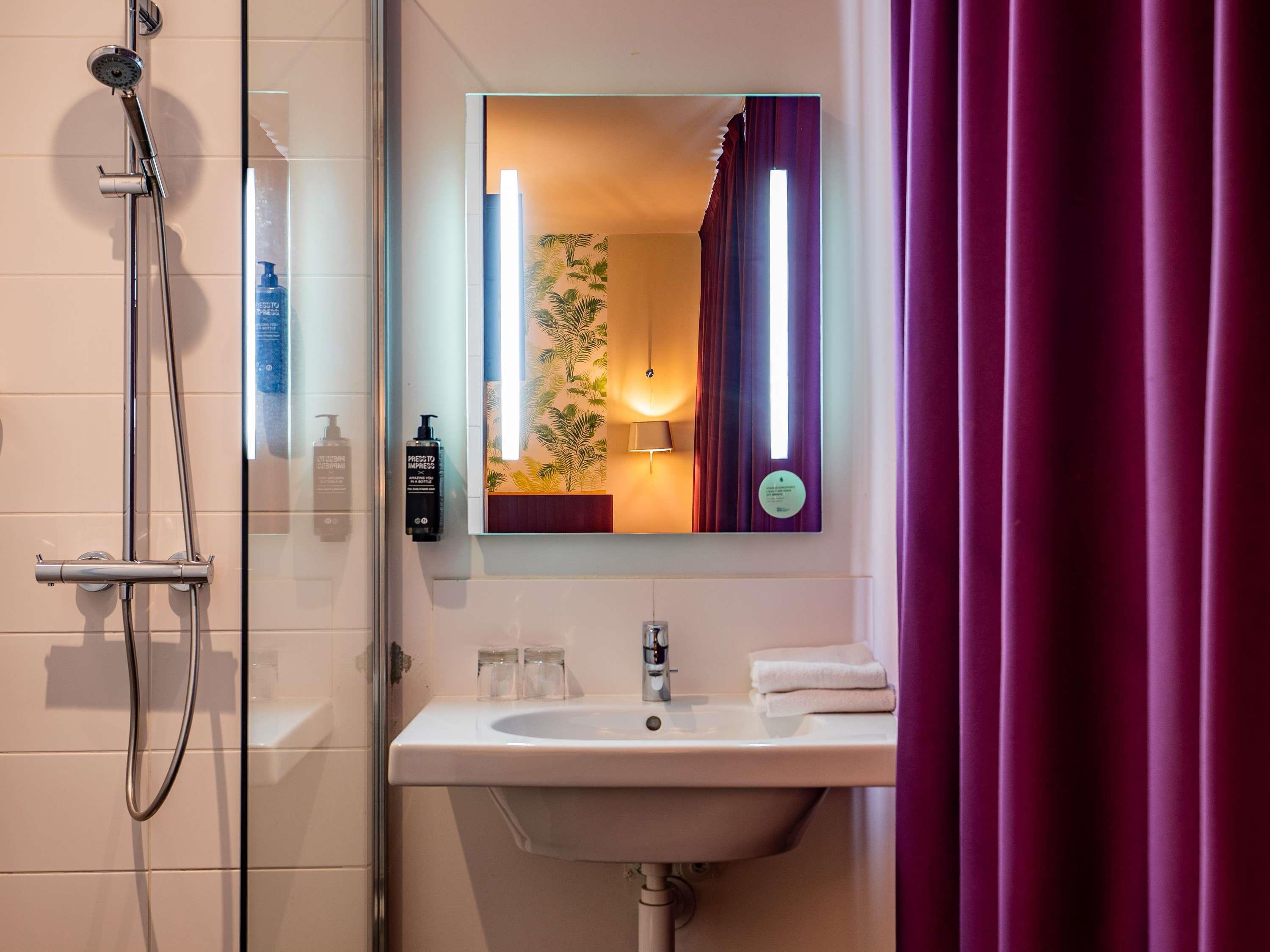 ibis Styles Calais Centre - Tap to explore photos