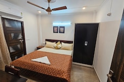 Gautam Nagar Home Stay South Delhi