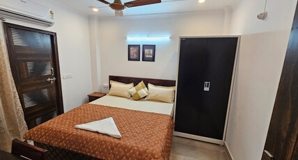 Gautam Nagar Home Stay South Delhi Room Type - Deluxe King Room with Free Breakfast/Wi-Fi/Refreshment Kit