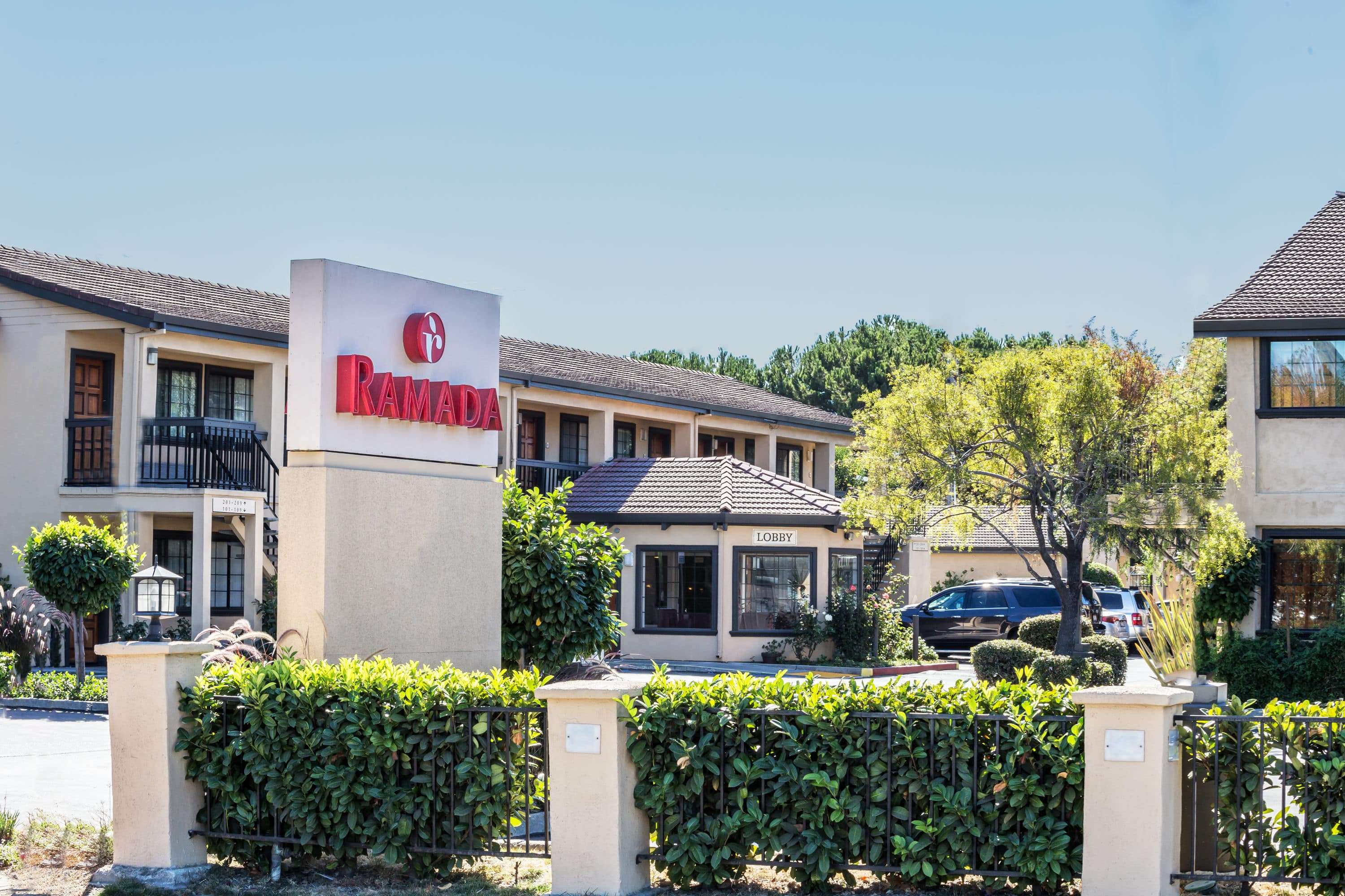 Ramada by Wyndham Mountain View - Tap to explore photos