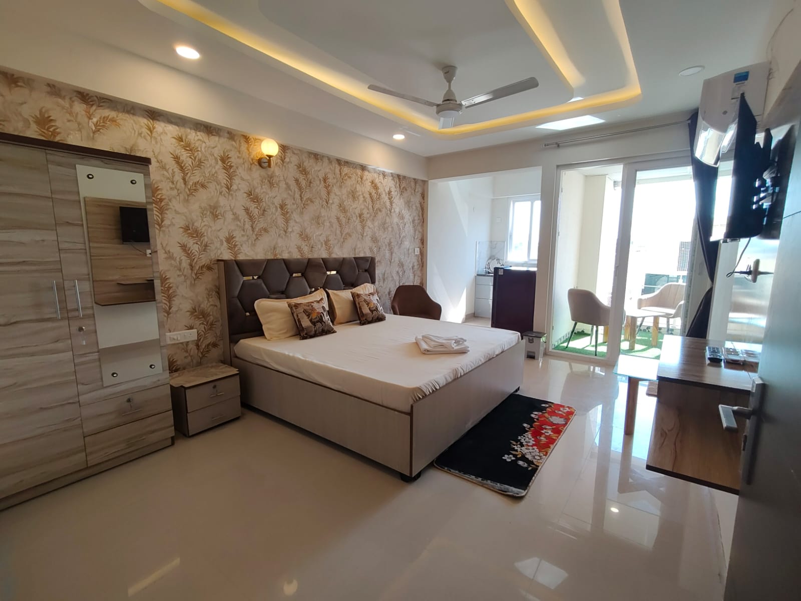 Modern Studio near Jaipur Junction and Sindhi Camp | By OMI Stay - Tap to explore photos