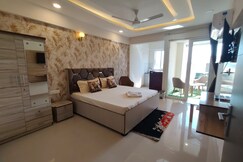 Modern Studio near Jaipur Junction and Sindhi Camp | By OMI Stay