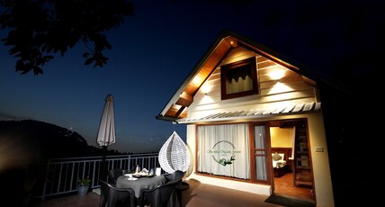 Lake Pleasant Villas |Cafe|A Luxe Stay Room Type - Golden Oak A-Frame Villa
