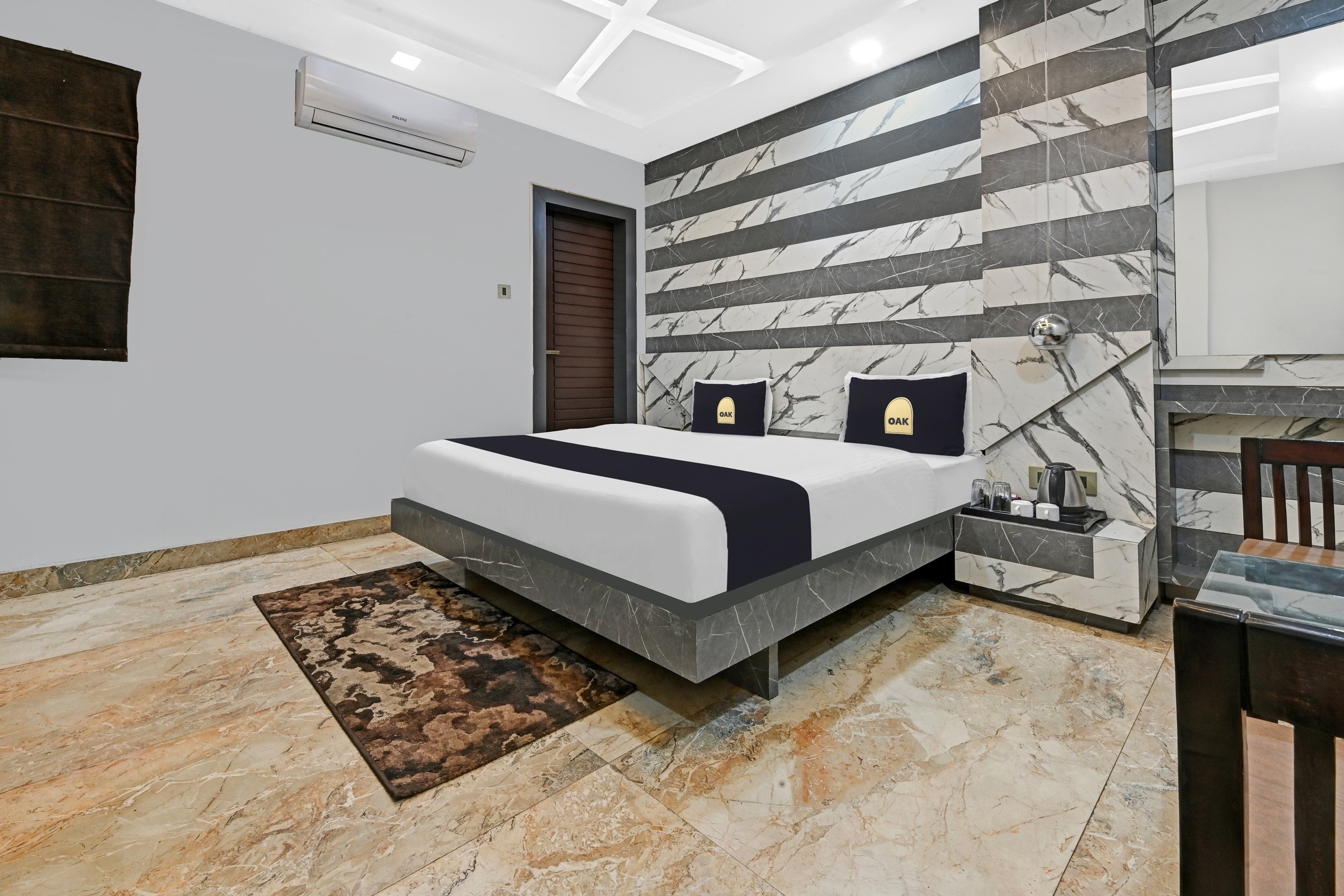 Townhouse Mansa - Tap to explore photos