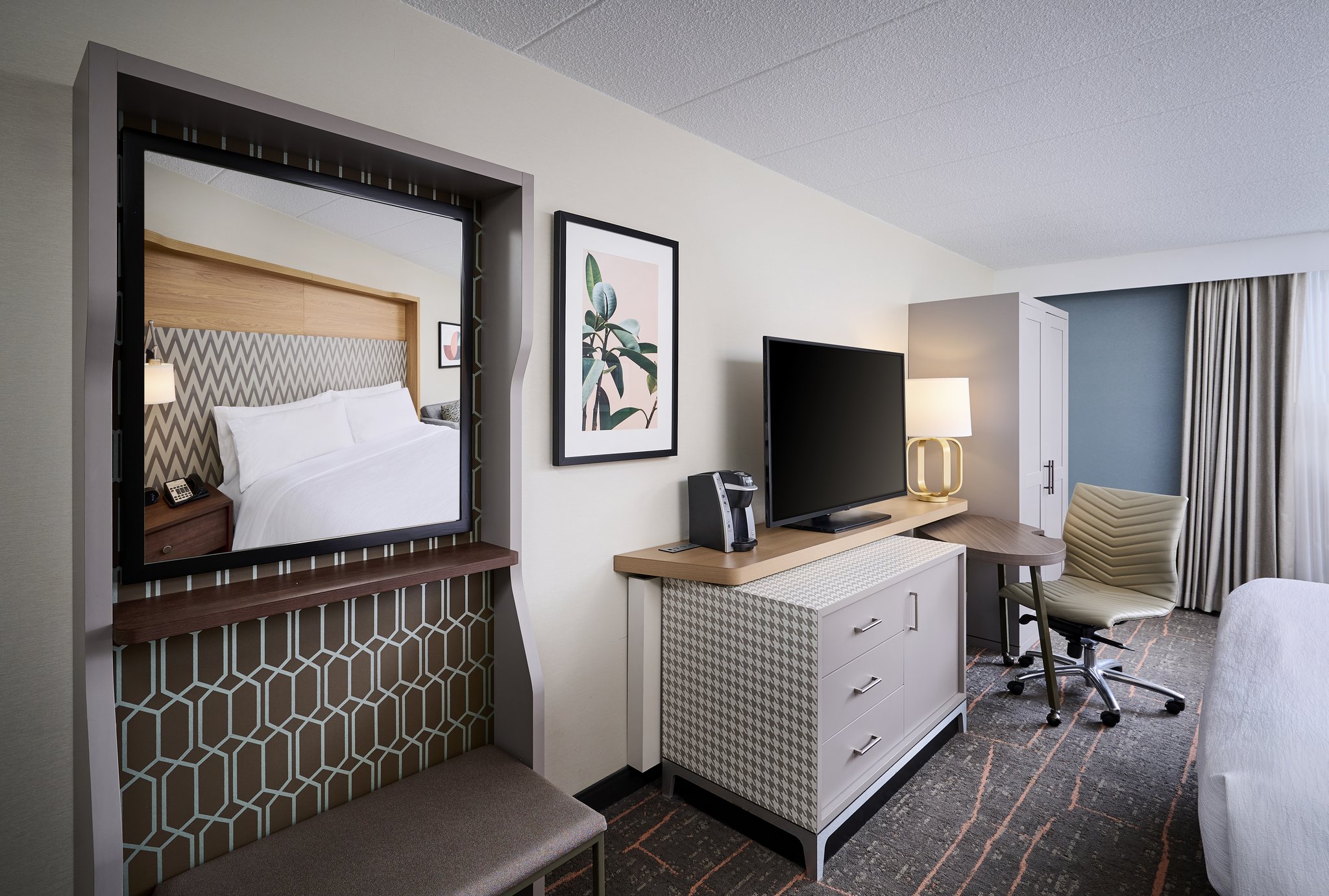 Holiday Inn Burlington Hotel & Conference Centre - Tap to explore photos