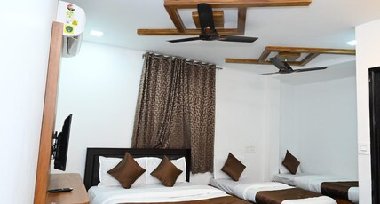 Hotel Palace Lodge Room Type - Deluxe AC Room