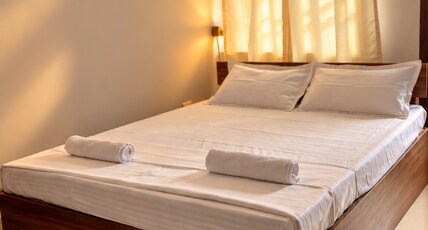 Zion Urban Stay Room Type - AC Deluxe Double Room with Balcony A3