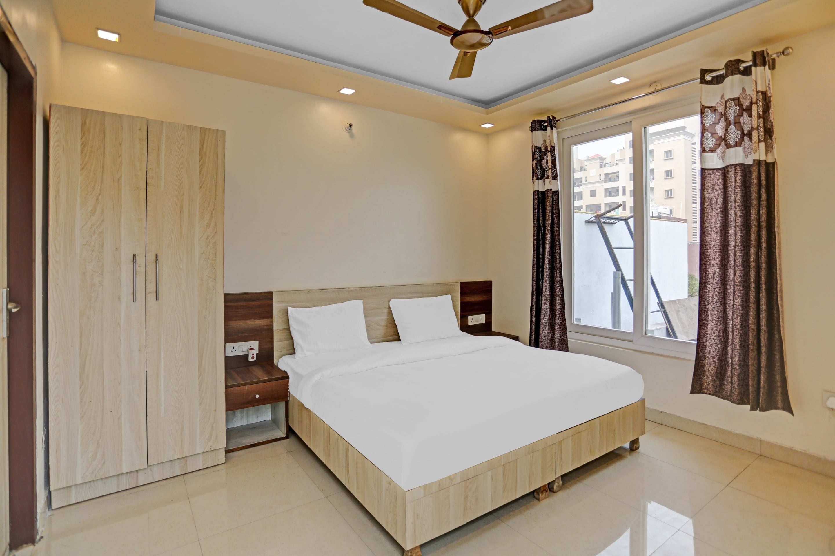 Hotel O by OYO Expo View Near PVR Ansal Plaza Greater Noida - Tap to explore photos